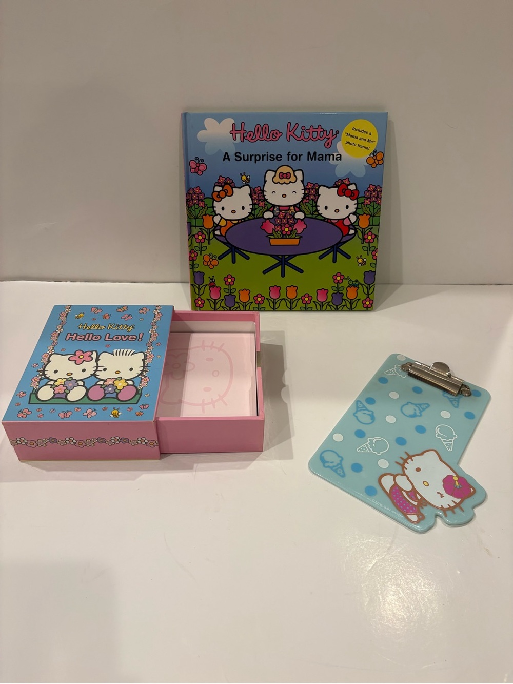 Sanrio Hello Kitty Lot (Clip Board, Book, Envelopes)